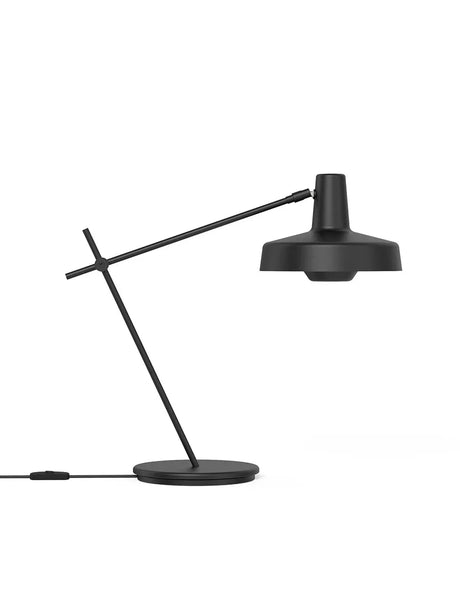 Arigato kort bordlampe fra Grupa - Sort - Jacobsen Plus