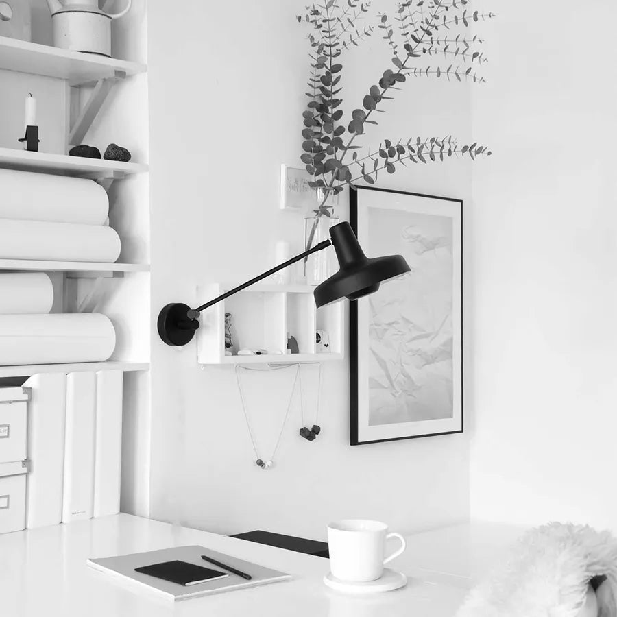 Arigato kort væglampe fra Grupa