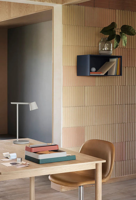 Tip Table Lamp fra Muuto - Black - Jacobsen Plus