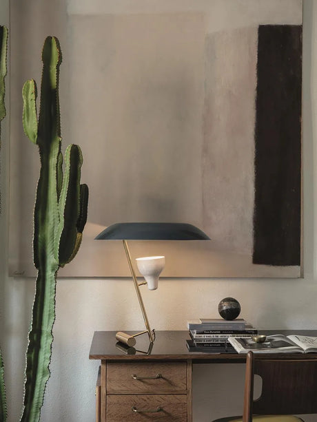 Model 548 Bordlampe fra Astep - Sortlakeret med orange skærm - Jacobsen Plus