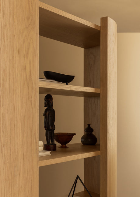 Crescent reol, egefiner fra Audo Copenhagen - H60 cm. - Jacobsen Plus