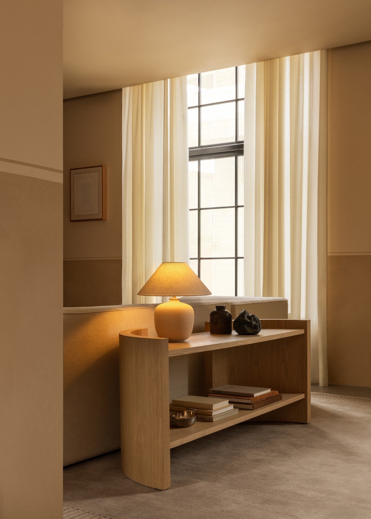 Crescent reol, egefiner fra Audo Copenhagen