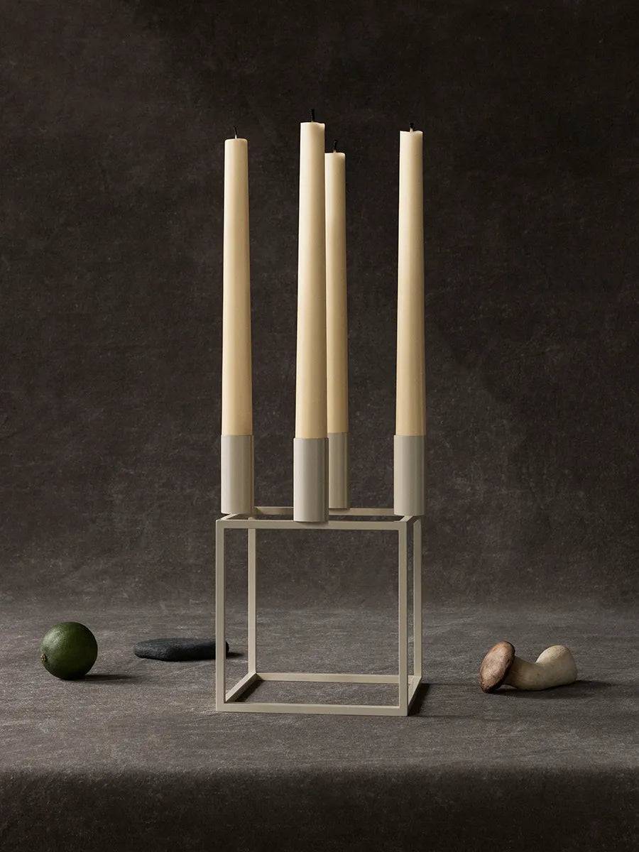 Kubus 4 Lysestage, ivory fra Audo Copenhagen