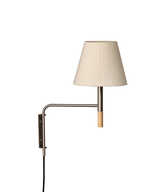 BC1 Væglampe fra Santa and Cole - Stitched beige parchment - Jacobsen Plus