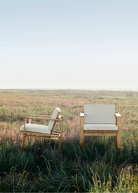 Bodil Kjær udendørs loungesæt i teak med 1 sidebord, 1 bænk og 2 loungestole inkl. hynder fra Carl Hansen & Søn - 2 - Jacobsen Plus