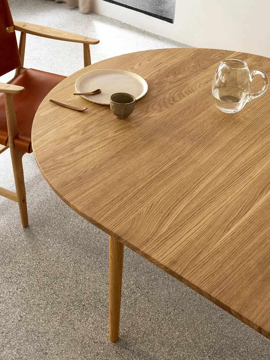 BM0121 Spisebord, olieret eg af Børge Mogensen