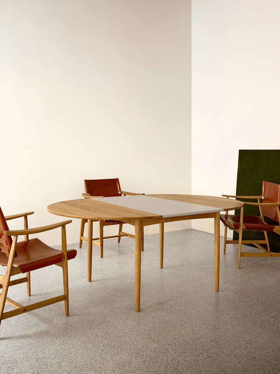 BM0121 Spisebord, olieret eg af Børge Mogensen