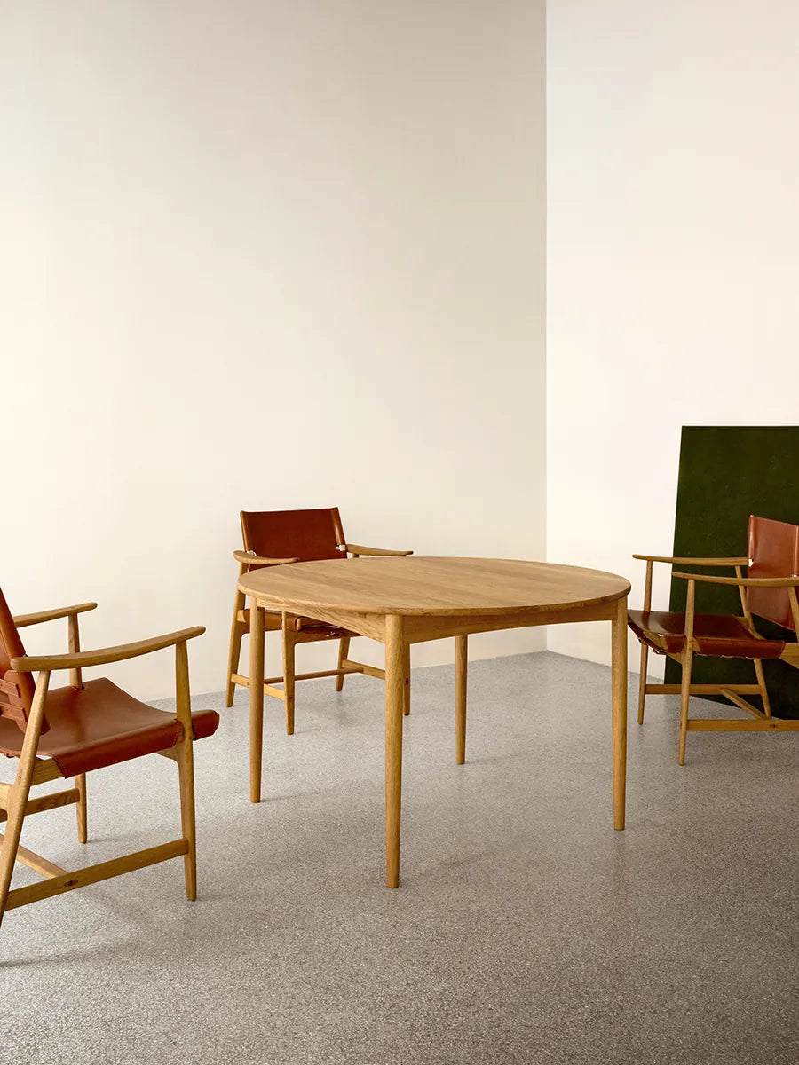 BM0121 Spisebord, olieret eg af Børge Mogensen