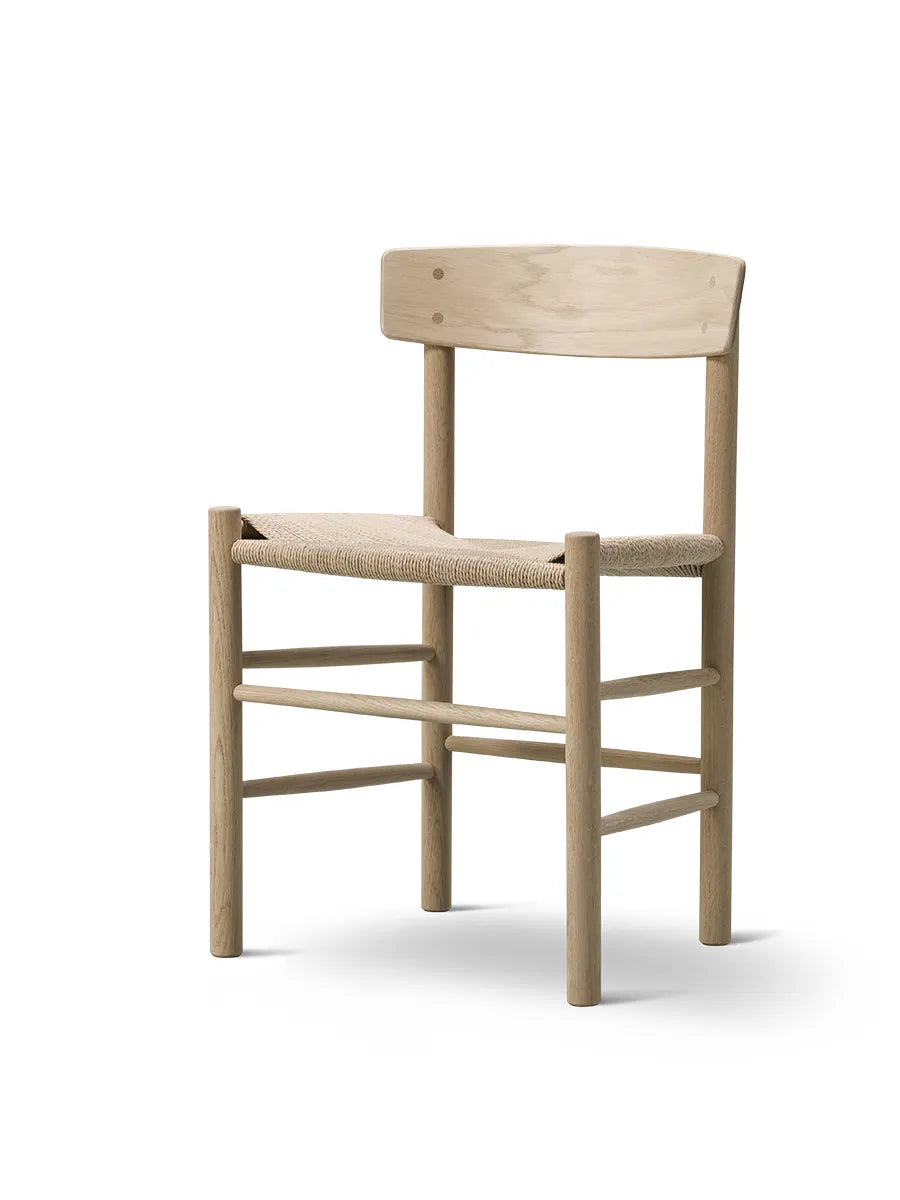 J39 Folkestolen, lys olieret eg af Børge Mogensen