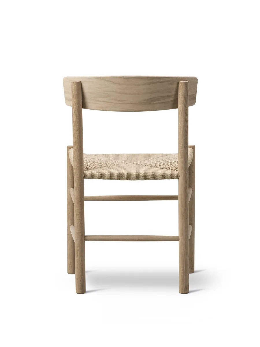 J39 Folkestolen, lys olieret eg af Børge Mogensen