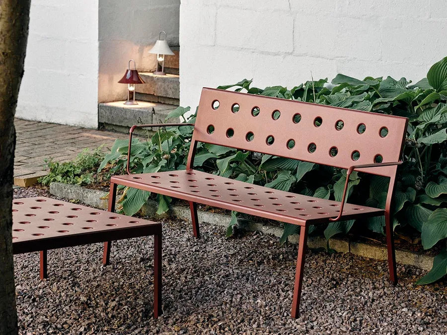 Balcony lounge armbench fra Hay