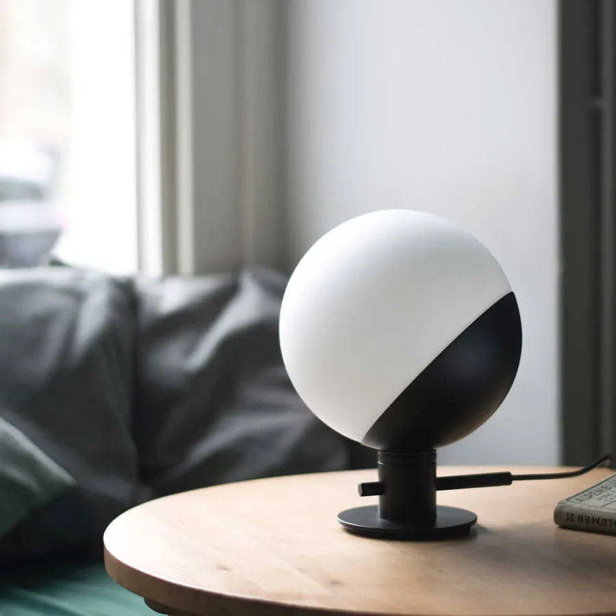 Baluna væglampe og bordlampe small fra Grupa - 3 - Jacobsen Plus