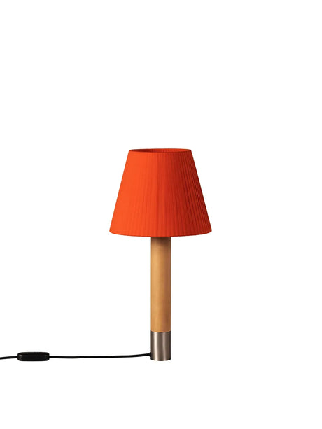 Básica M1 Bordlampe fra Santa and Cole - Stitched beige parchment / Bronze - Jacobsen Plus