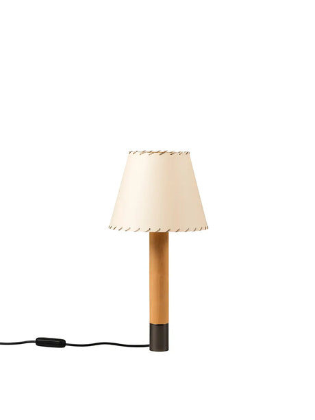 Básica M1 Bordlampe fra Santa and Cole - Stitched beige parchment / Bronze - Jacobsen Plus