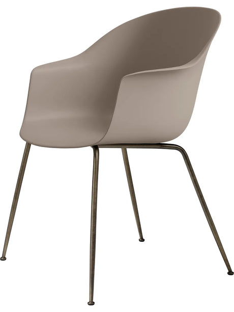 Bat spisebordsstol, conic base fra GUBI - Black base / Black - Jacobsen Plus