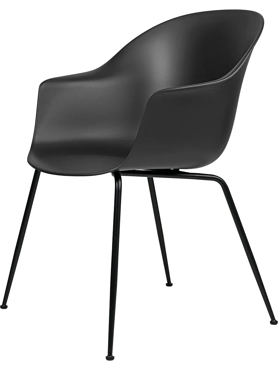 Bat Spisestol, conic base fra GUBI - Black base / Black - Jacobsen Plus
