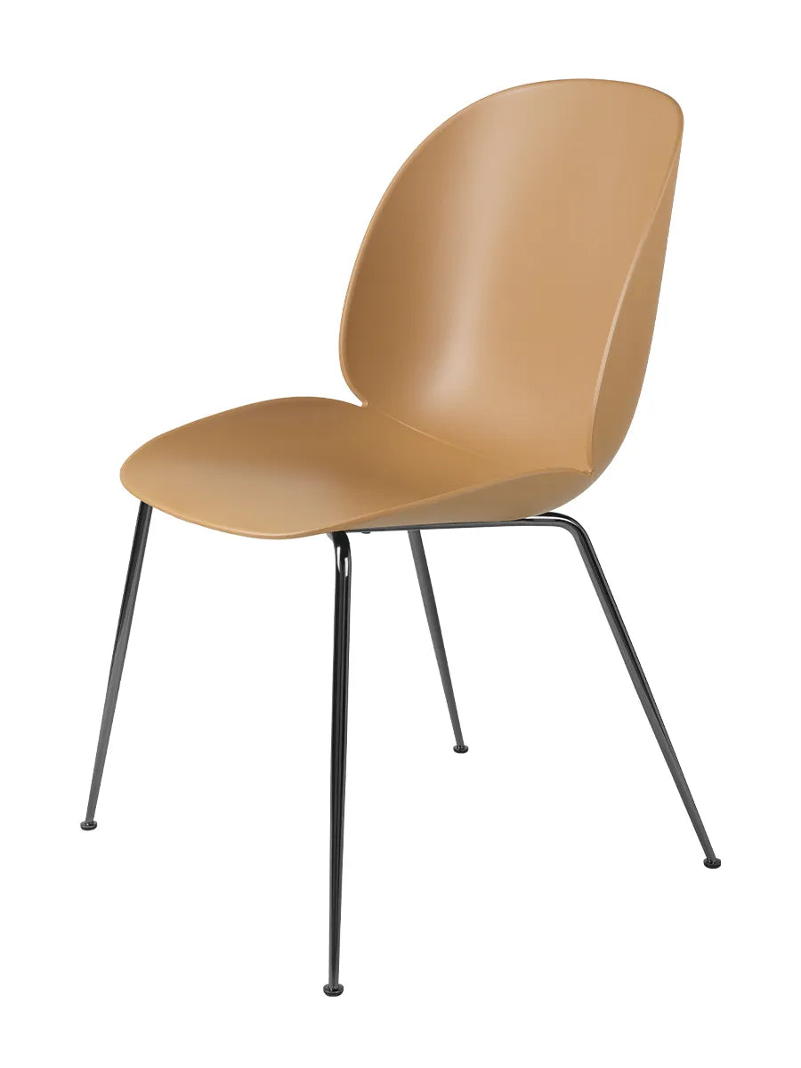 Beetle Chair, upolstret fra GUBI - Amber Brown shell / Conic base / Black chrome base - Jacobsen Plus