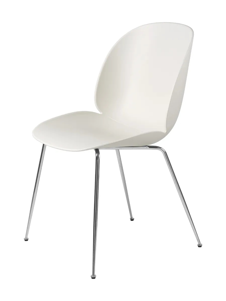 Beetle Chair, upolstret fra GUBI - Alabaster White shell / Conic base / Chrome base - Jacobsen Plus