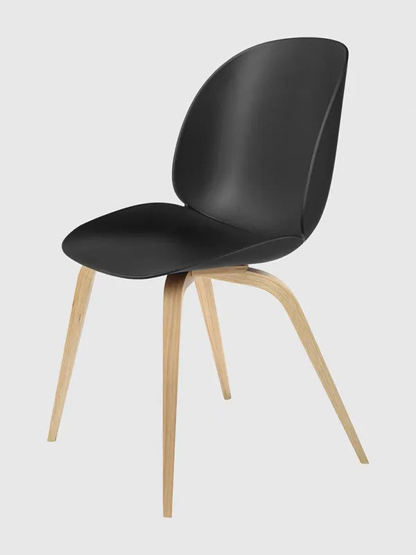Beetle Chair, upolstret fra GUBI - Black shell / Wood base / Oak base - Jacobsen Plus
