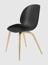 Beetle Chair, upolstret fra GUBI - Black shell / Wood base / Oak base - Jacobsen Plus