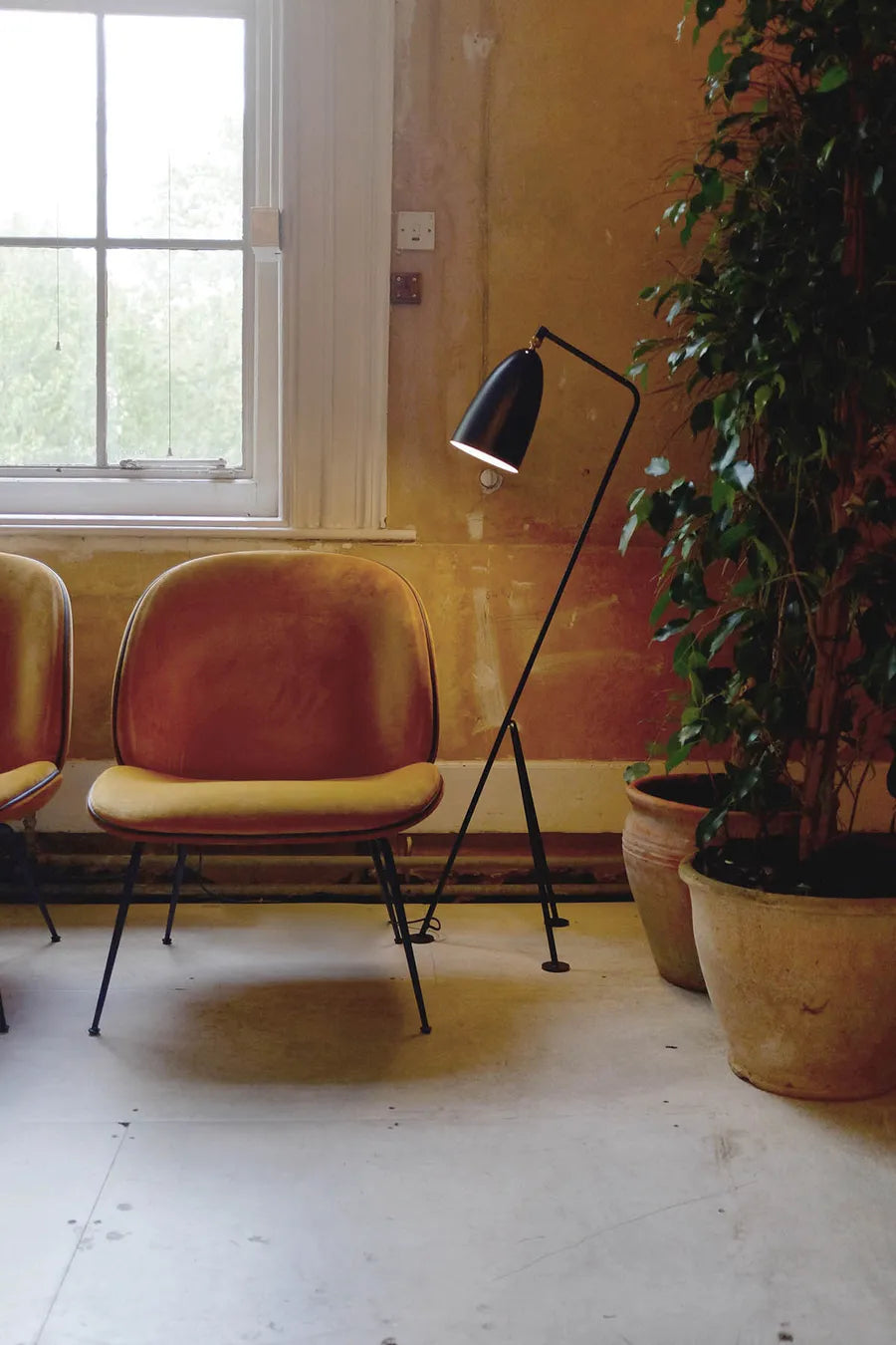 Gräshoppa gulvlampe fra GUBI