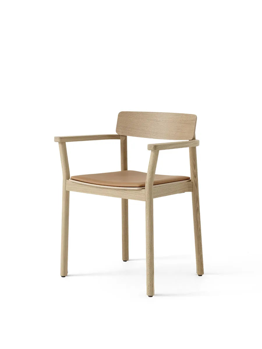 Betty TK11 Spisebordsstol, eg/cognac læder fra &Tradition