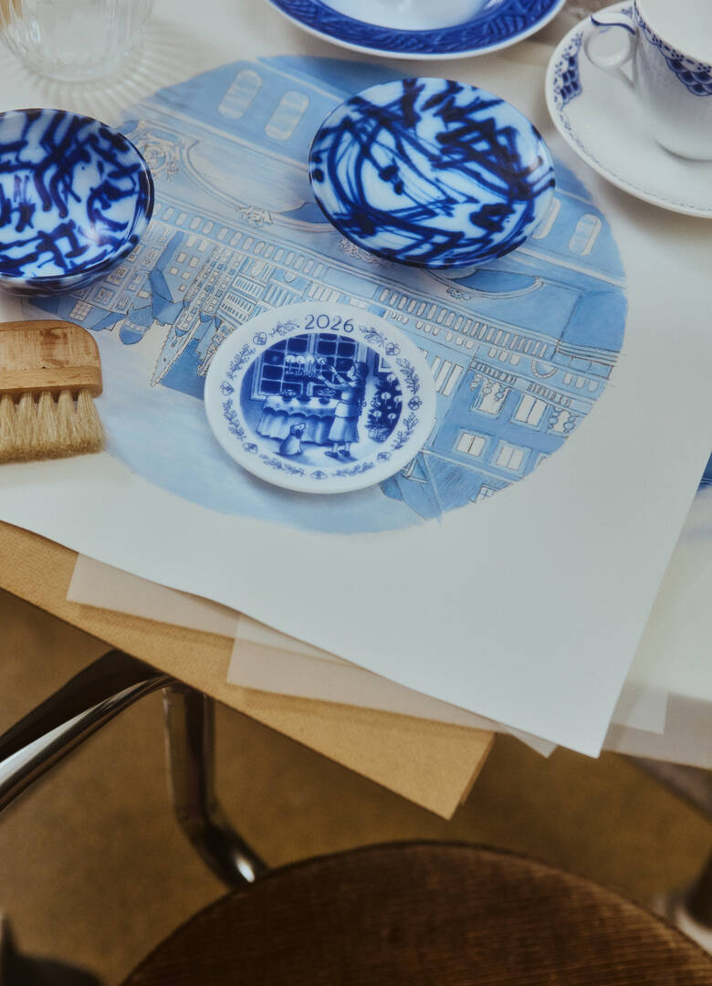 Blå samlerartikler, Juleplakette 2026,  8,5 cm fra Royal Copenhagen - 2 - Jacobsen Plus