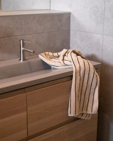 Naram towel - Creme & Ink fra Bongusta - 2 - Jacobsen Plus