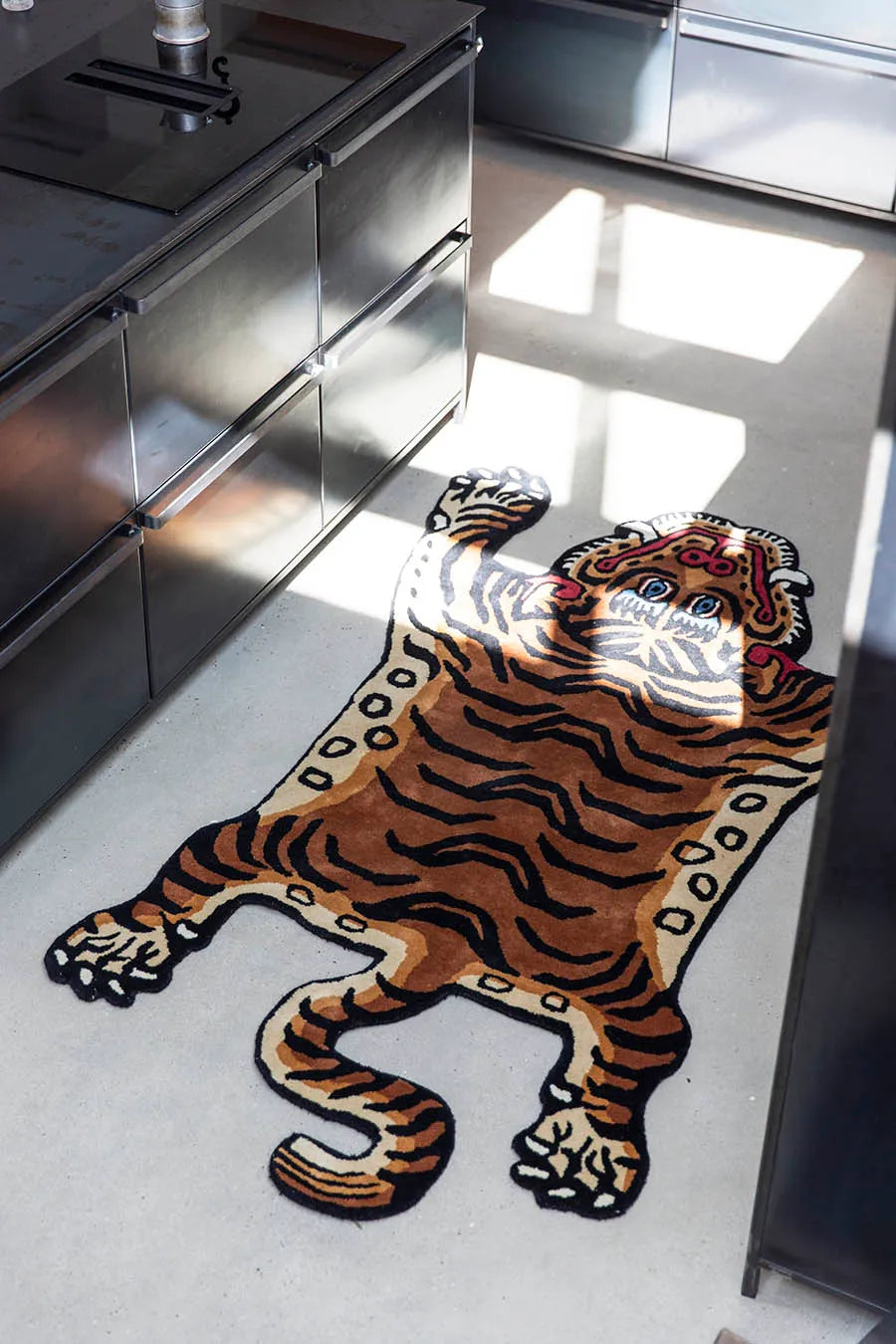 Burma Tiger Rug, large fra Bongusta