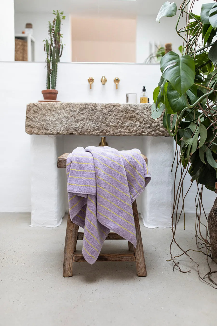 Naram towel - Lilac & Neon yellow fra Bongusta