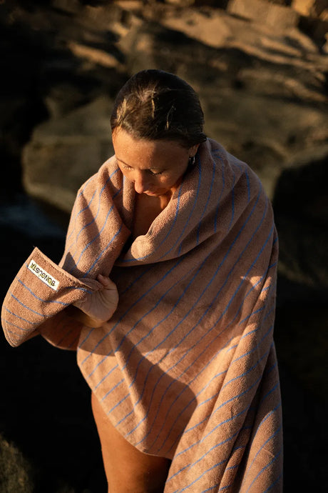 Naram towel - Camel & Ultramarine blue fra Bongusta - 50 x 80 cm - Jacobsen Plus