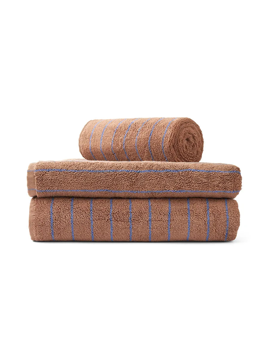 Naram towel - Camel & Ultramarine blue fra Bongusta