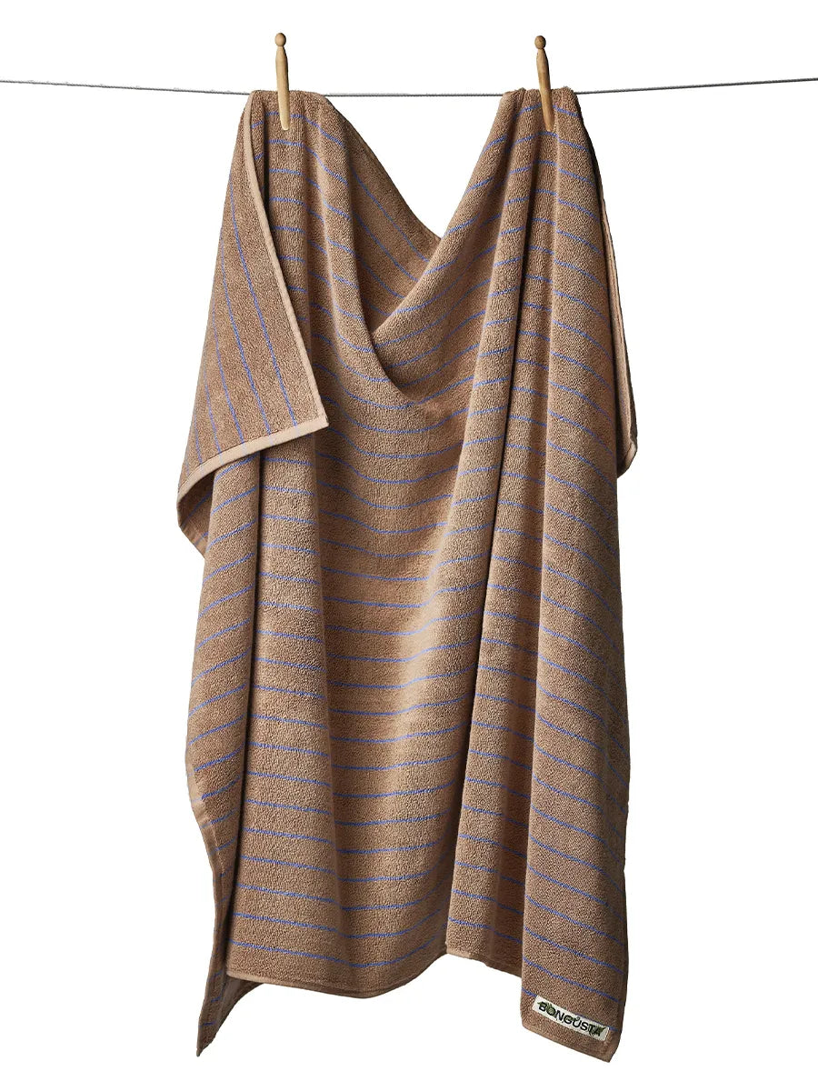 Naram towel - Camel & Ultramarine blue fra Bongusta
