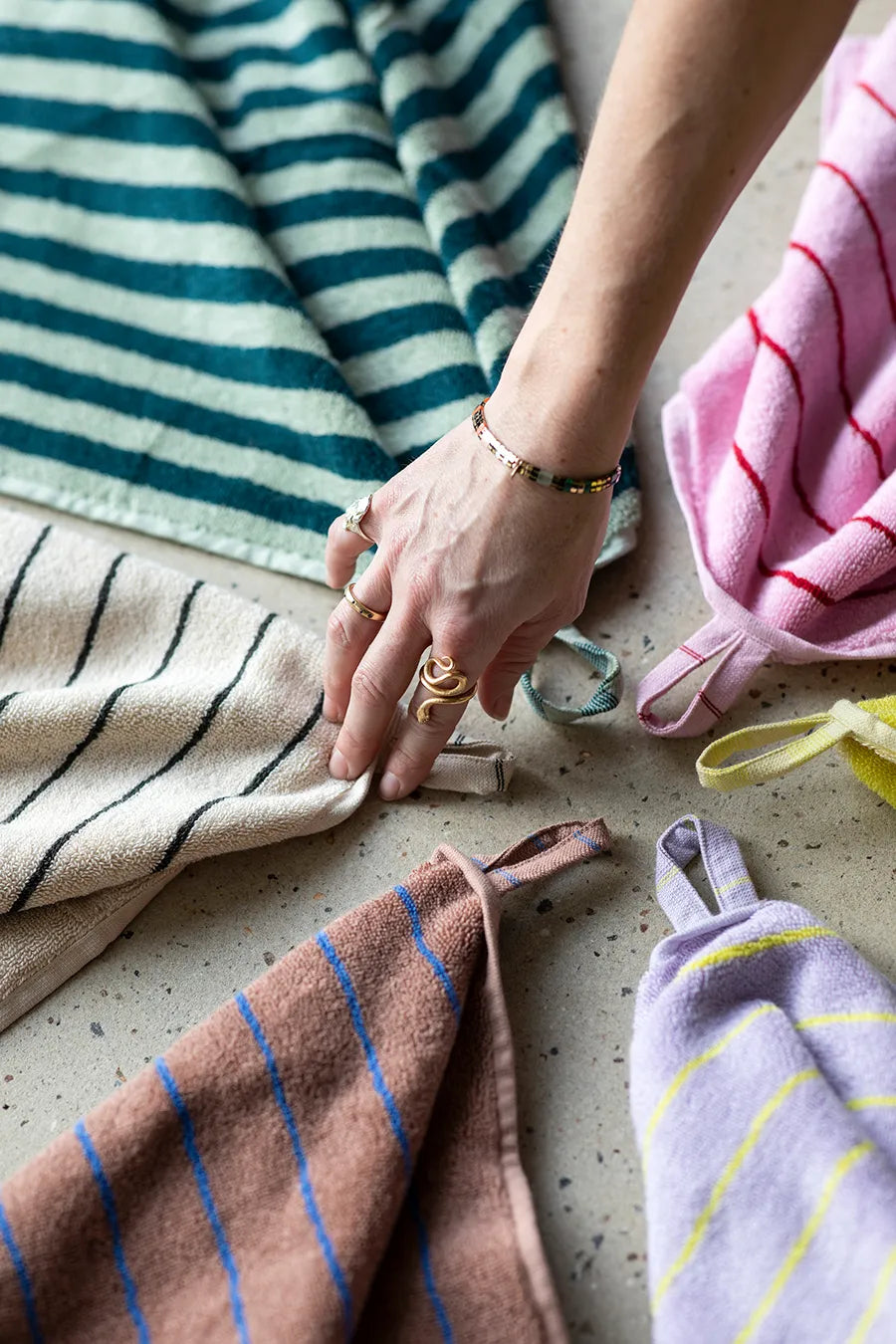 Naram towel - Sea foam & Deep teal fra Bongusta