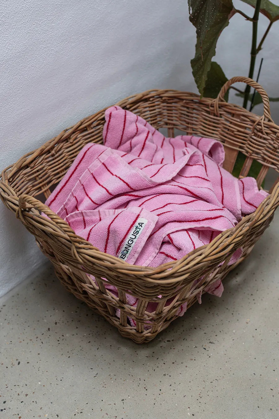 Naram towel - Baby pink & Ski patrol fra Bongusta