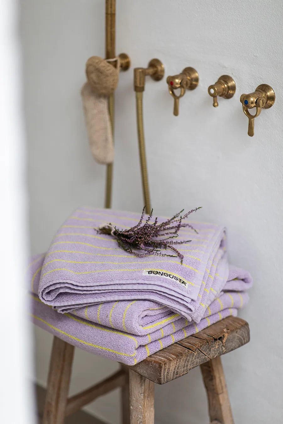 Naram towel - Lilac & Neon yellow fra Bongusta