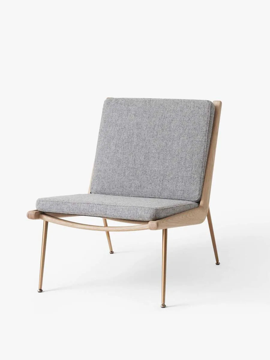 Boomerang HM1 lænestol af Hvidt & Mølgaard - Hallingdal 130 / Eg - messing - Jacobsen Plus