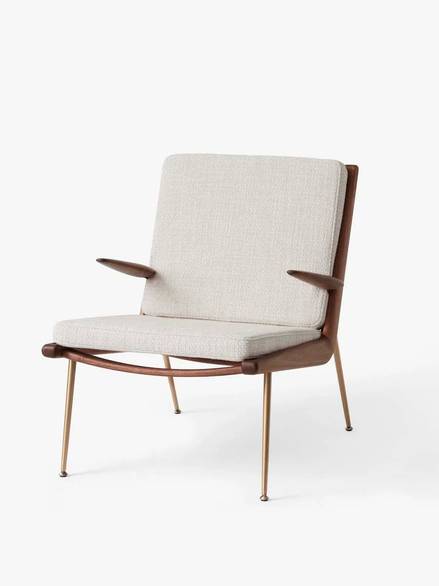 Boomerang HM2 lænestol af Hvidt & Mølgaard - Loop Cream K5042-33 / Valnød - messing - Jacobsen Plus