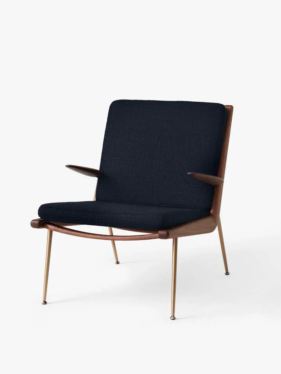 Boomerang HM2 lænestol af Hvidt & Mølgaard - Loop Marine K5042-40 / Valnød - messing - Jacobsen Plus