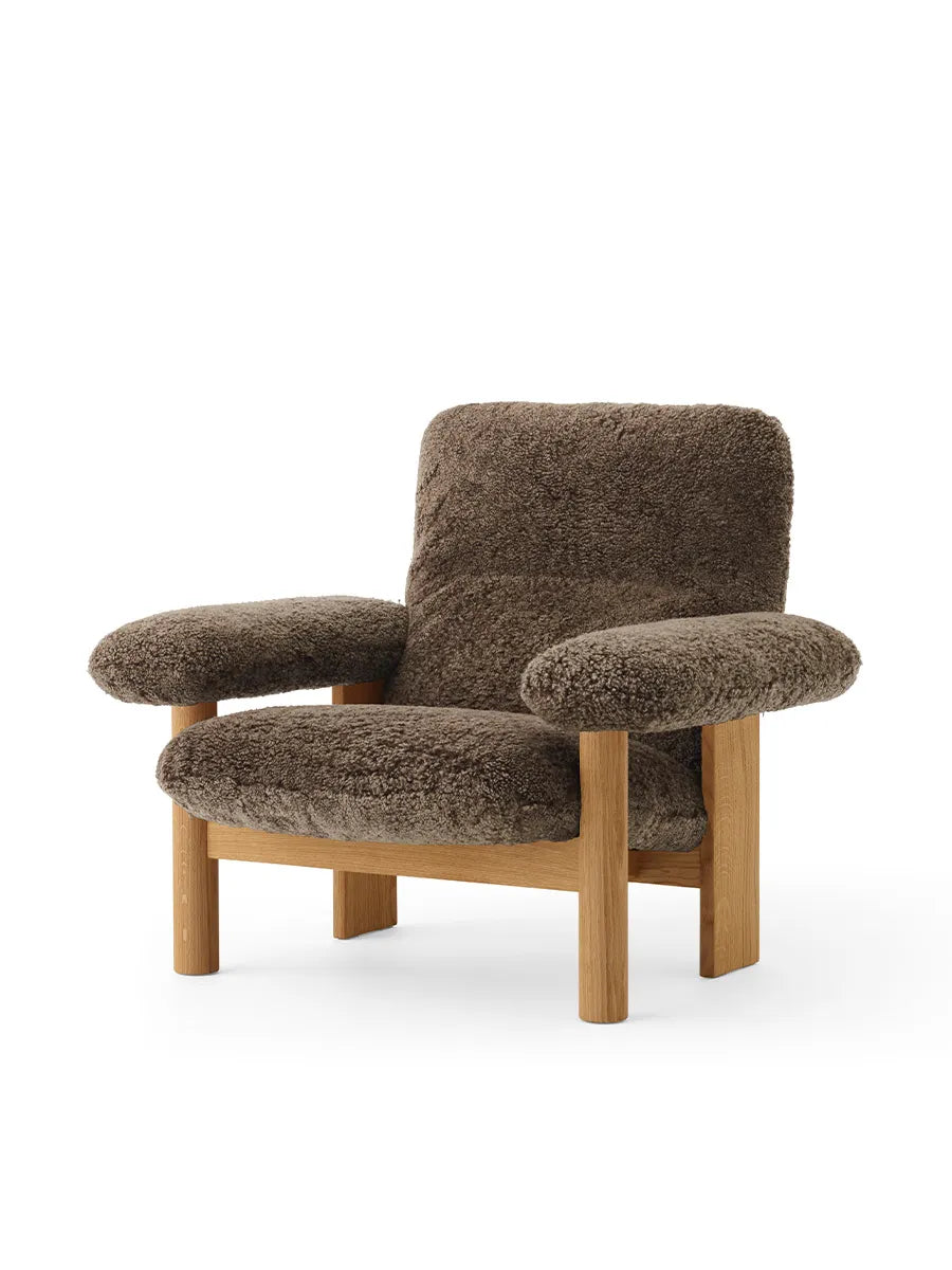 Brasilia Lounge Chair, Natural Oak Sheepskin Root fra Audo Copenhagen