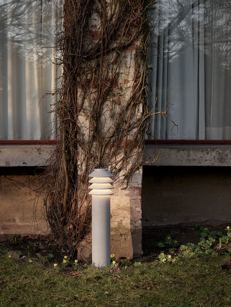 Bysted Garden Aluminium, Høj fra Louis Poulsen - Pullertmast med fodpanel u-adaptor / LED 2700K - Jacobsen Plus