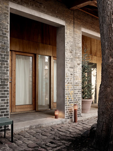 Bysted Garden Corten, Høj fra Louis Poulsen - Pullertmast med fodpanel u-adaptor / LED 2700K - Jacobsen Plus