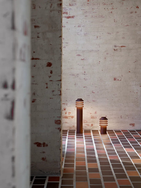 Bysted Garden Corten, Lav fra Louis Poulsen - Pullertmast med fodpanel u-adaptor / LED 2700K - Jacobsen Plus