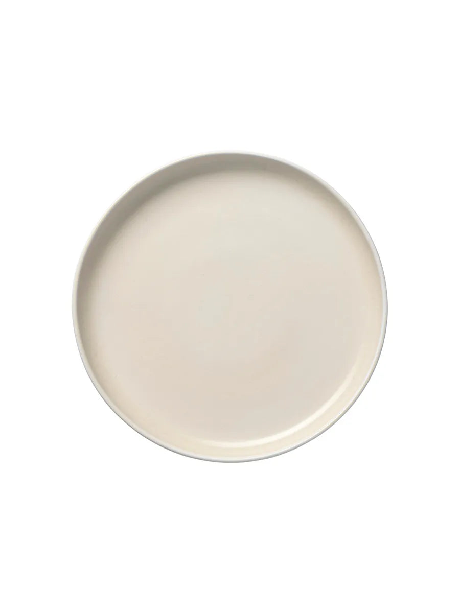 Pisu 11 Plate, vanilla white fra Louise Roe