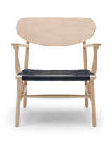 CH22 Loungestol af Hans J. Wegner - Sort / Eg - sæbebehandlet - Jacobsen Plus