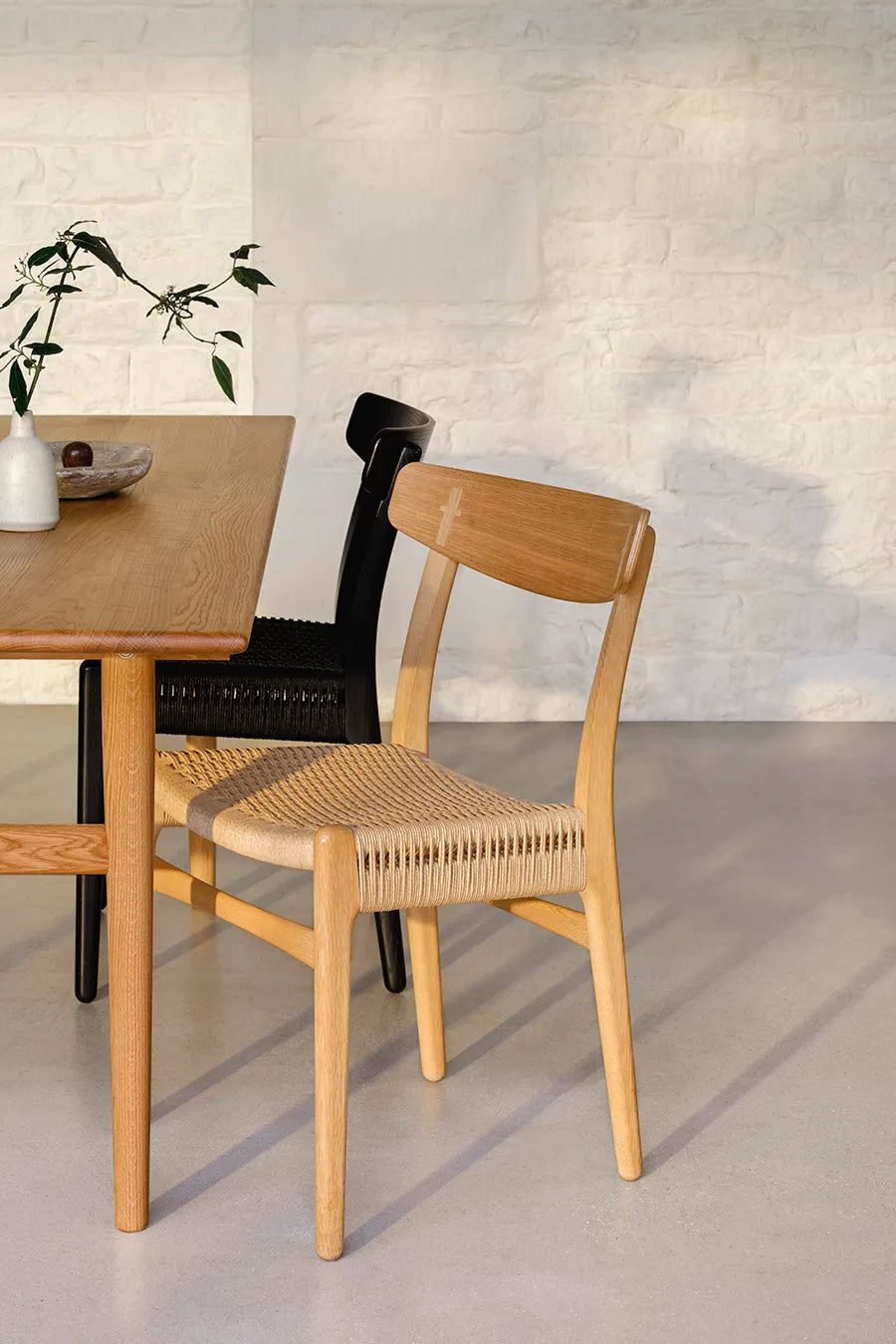 CH23 Spisestol, eg olie af Hans J. Wegner