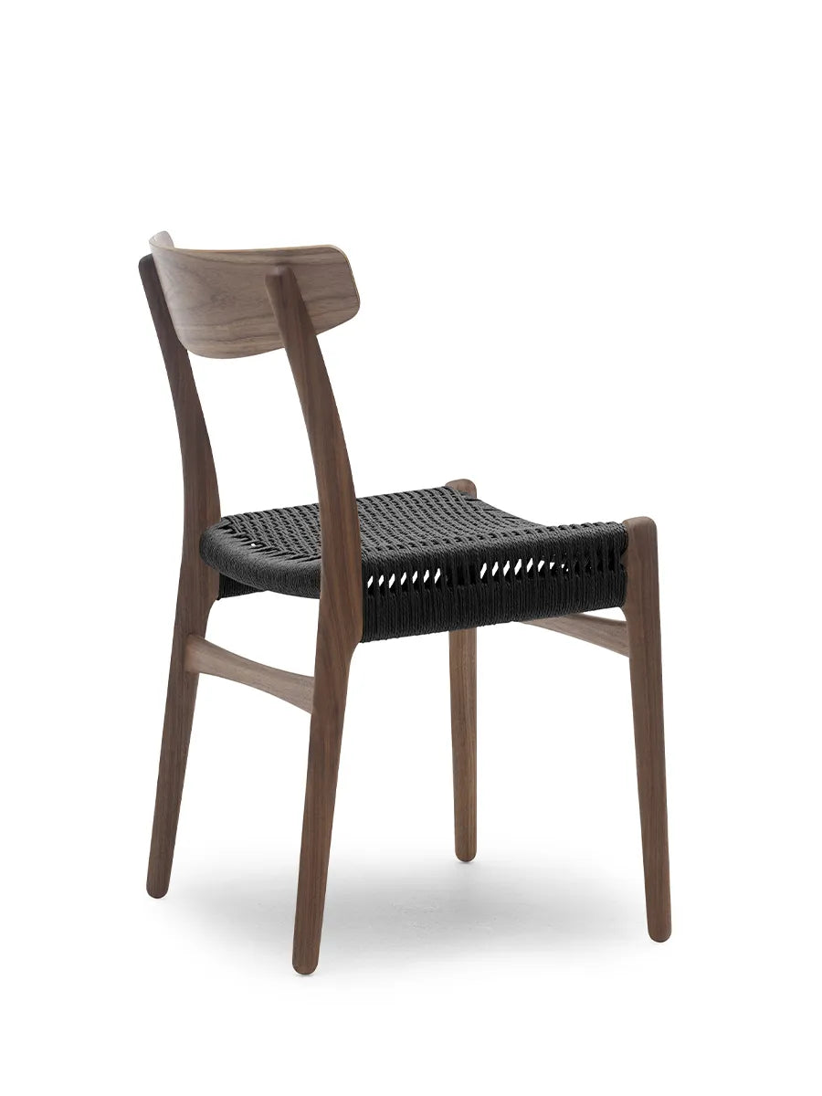 CH23 Spisestol, valnød olie med sort flet af Hans J. Wegner