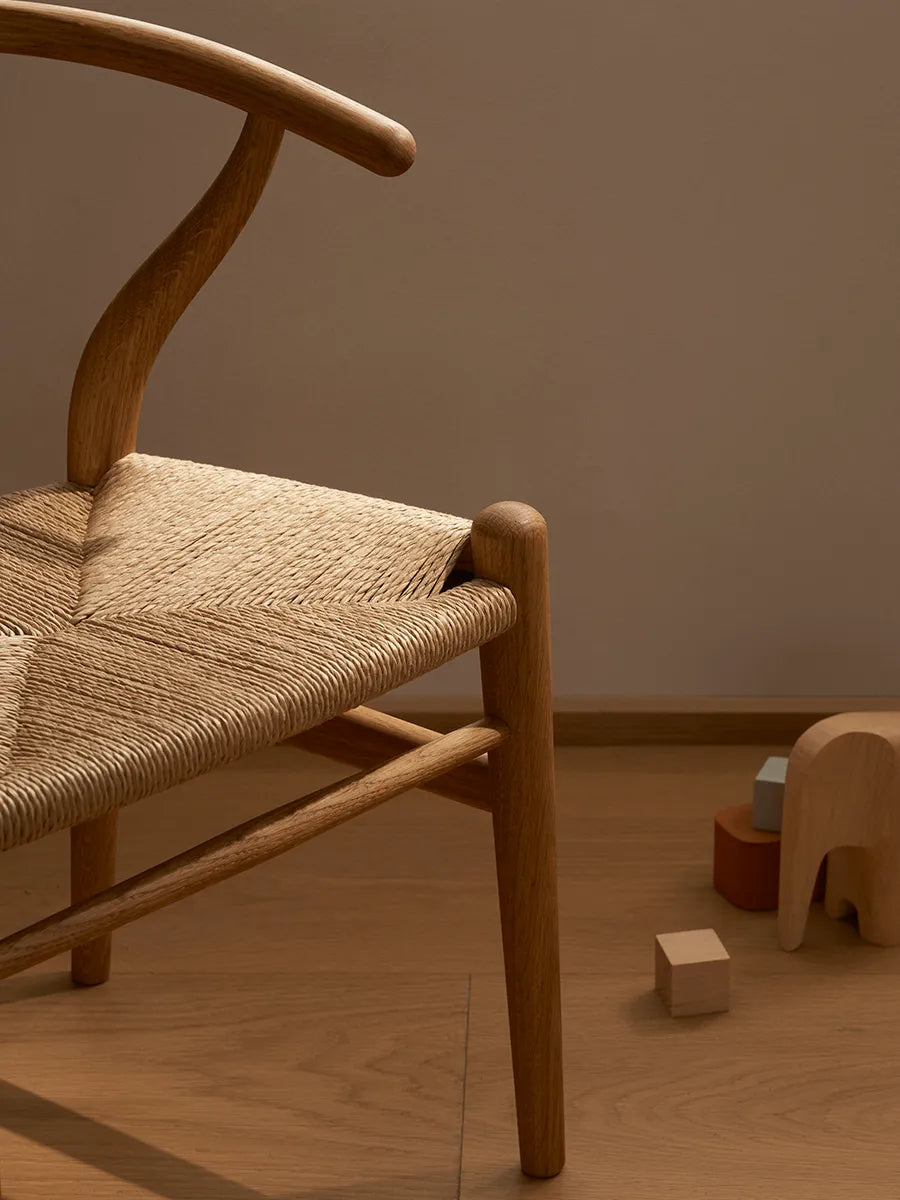 CH24 Children's Chair af Hans J. Wegner - 7 - Jacobsen Plus