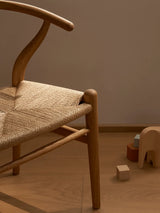 CH24 Children's Chair af Hans J. Wegner - 7 - Jacobsen Plus