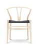 Y-stol CH24, Ask sæbe med sort flet af Hans J. Wegner